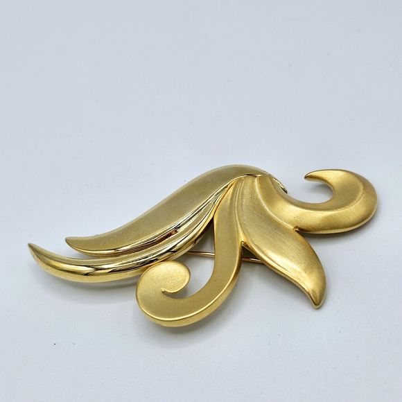 Casual Corner Floral Swirl Brooch Vintage Modernist Statement Gold Tone Pin - Picture 4 of 9